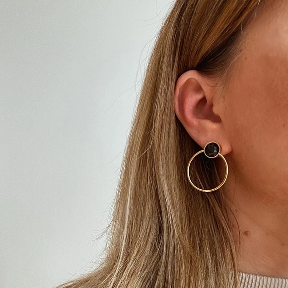 ◾️18K Gold Plated Black Round Resin Earrings - Picture 7 of 10
